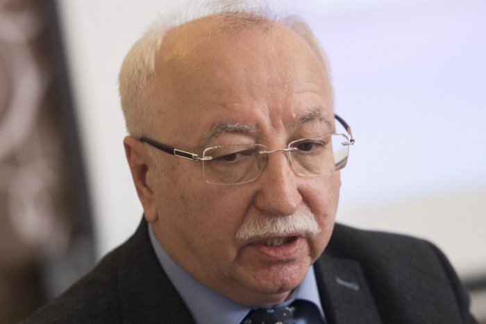 Ilustračný obrázok k článku Šéf NÚDCH L. Kužela ponúka po spore o liečbu chlapca svoju funkciu