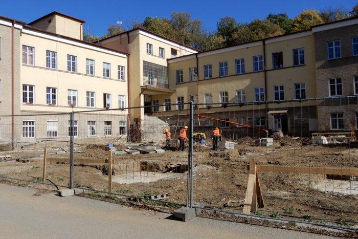 Ilustračný obrázok k článku Nový centrálny príjem aj niečo z histórie: Levočská nemocnica oslavuje narodeniny