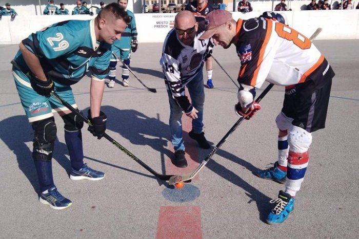 Ilustračný obrázok k článku Napínavé zápasy v Prešovskej hokejbalovej lige: Trikrát o výsledku rozhodli nájazdy