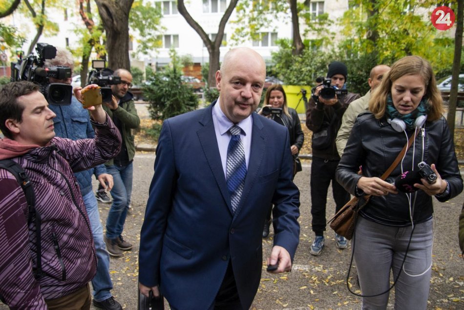 Ilustračný obrázok k článku Pokračuje proces s Pavlom Ruskom v kauze prípravy vraždy Sylvie Volzovej