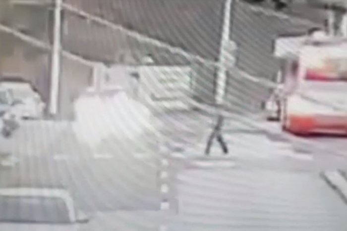 Ilustračný obrázok k článku Vodička (19) na bystrickom priechode smrteľne zrazila muža. VIDEO len pre silné povahy