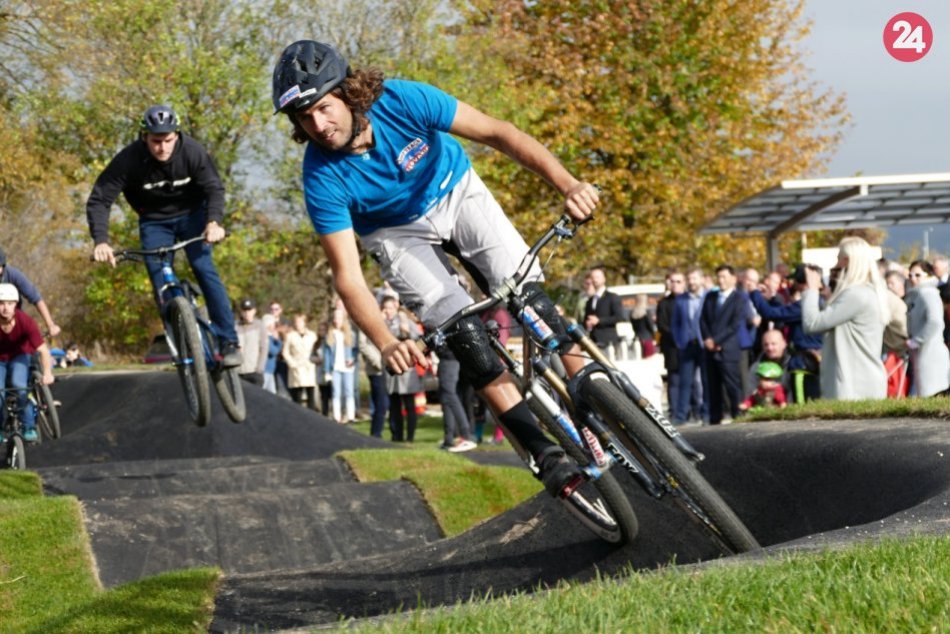 Ilustračný obrázok k článku Partizánske má novú pumptrackovú dráhu v kúpeľnom parku v Malých Bieliciach