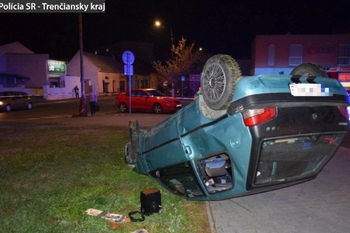 Ilustračný obrázok k článku Polícia o zbesilej jazde chlapca (17) z Trenčianskeho okresu: Vážne zranil dve tínedžerky