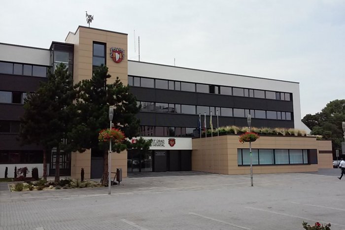 Ilustračný obrázok k článku Aby ste nechodili zbytočne: Mestský úrad pracuje v upravených hodinách