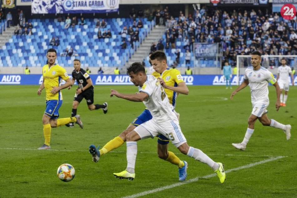 Ilustračný obrázok k článku Fortuna ligu vedie Slovan s náskokom dvoch bodov pred Žilinou: Na chvoste Nitra a Pohronie