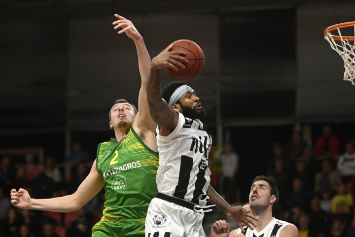 Ilustračný obrázok k článku Reprízu finále predčasne ukončili: Prievidzi uzatvorili ihrisko na dva zápasy