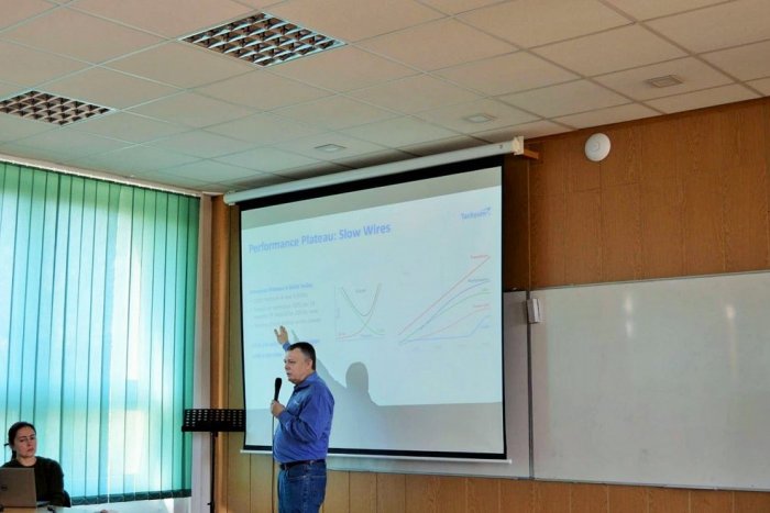 Ilustračný obrázok k článku Úspešný absolvent prešovskej priemyslovky: Radoslav navrhol čipy aj pre Playstation