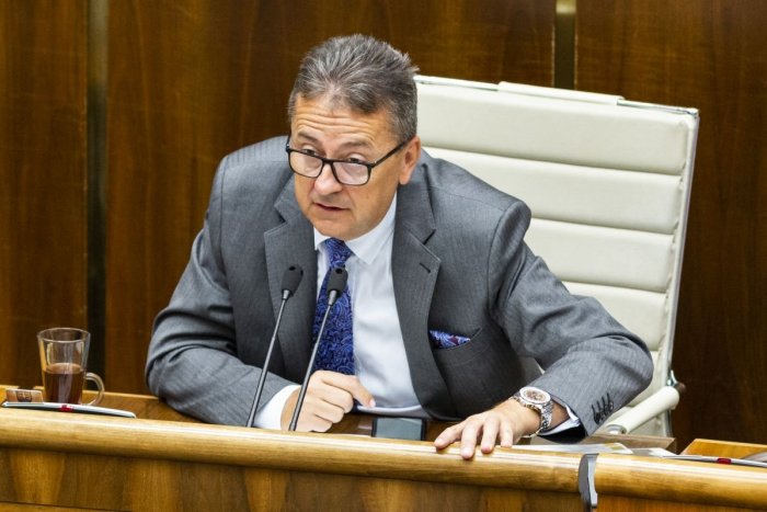 Ilustračný obrázok k článku Vedenie Smer-SD bude situáciu s Martinom Glváčom riešiť