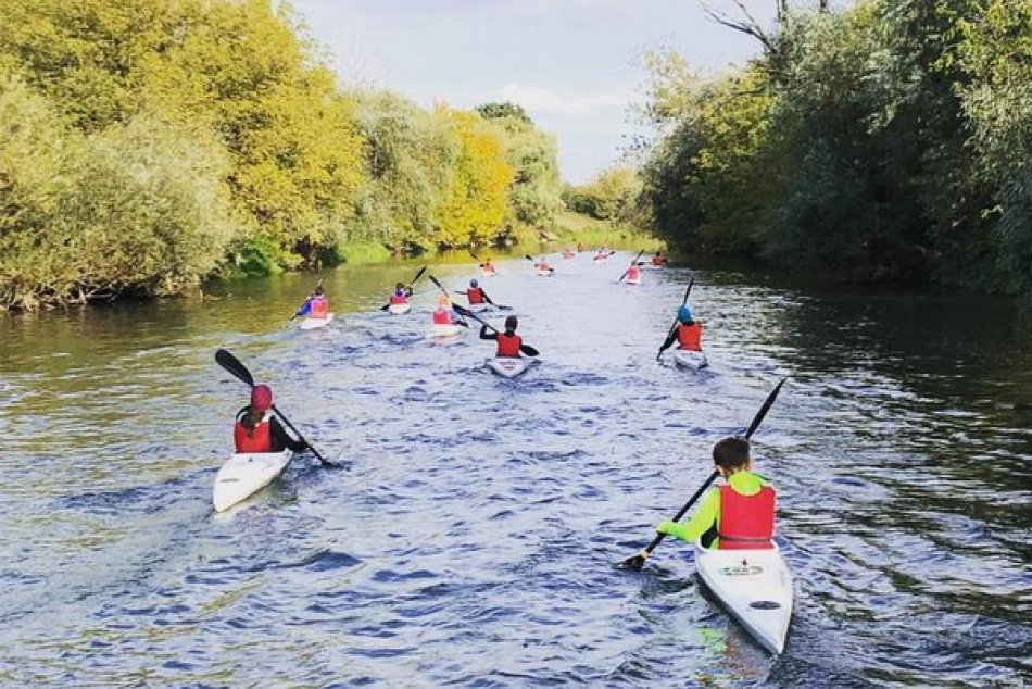 Ilustračný obrázok k článku Kanoistika v Zámkoch naberá na obrátkach: Mladí vodáci si razia cestu vpred, ROZHOVOR