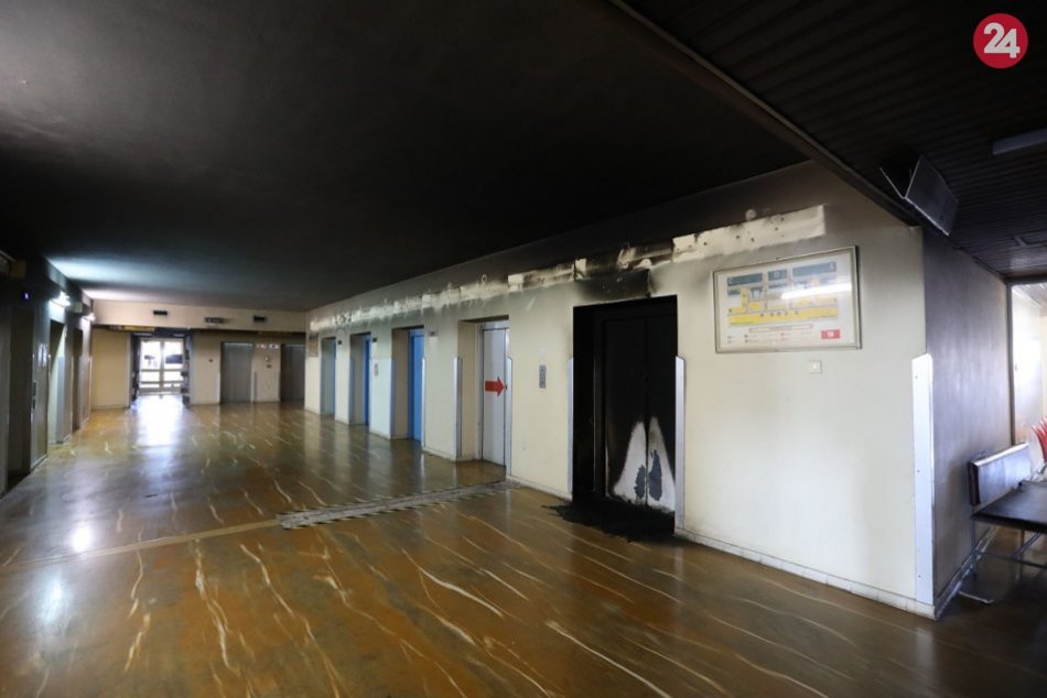 Ilustračný obrázok k článku V košickej Univerzitnej nemocnici v noci horelo, pacientov z ohrozeného poschodia previezli