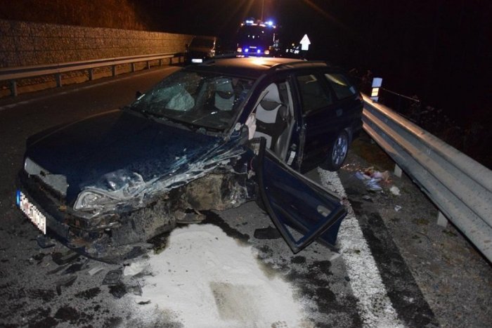 Ilustračný obrázok k článku Medzi Tisovcom a Zbojskou došlo k vážnej nehode: Dve ženy sa ťažko zranili, FOTO