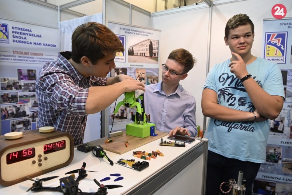 Ilustračný obrázok k článku Trenčianske výstavisko hostilo unikátne podujatie: Žiaci si prišli na svoje, FOTO