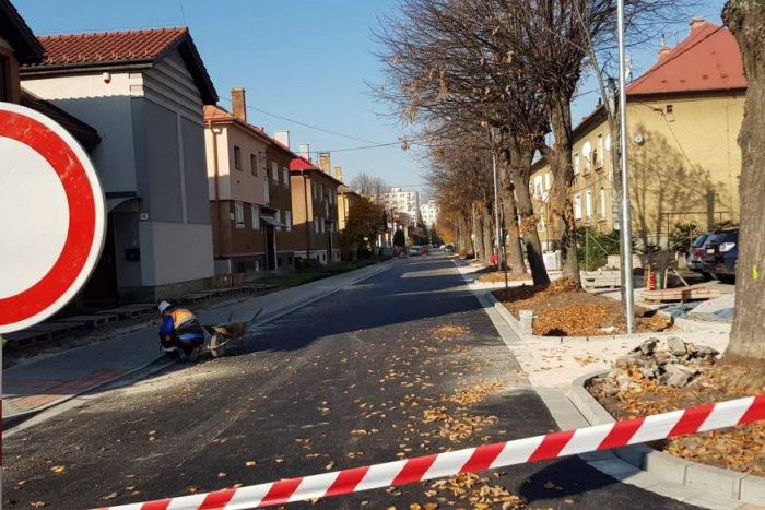 Ilustračný obrázok k článku Rekonštrukcia v širšom centre Mikuláša: Inovácia cesty a chodníka nie je všetko