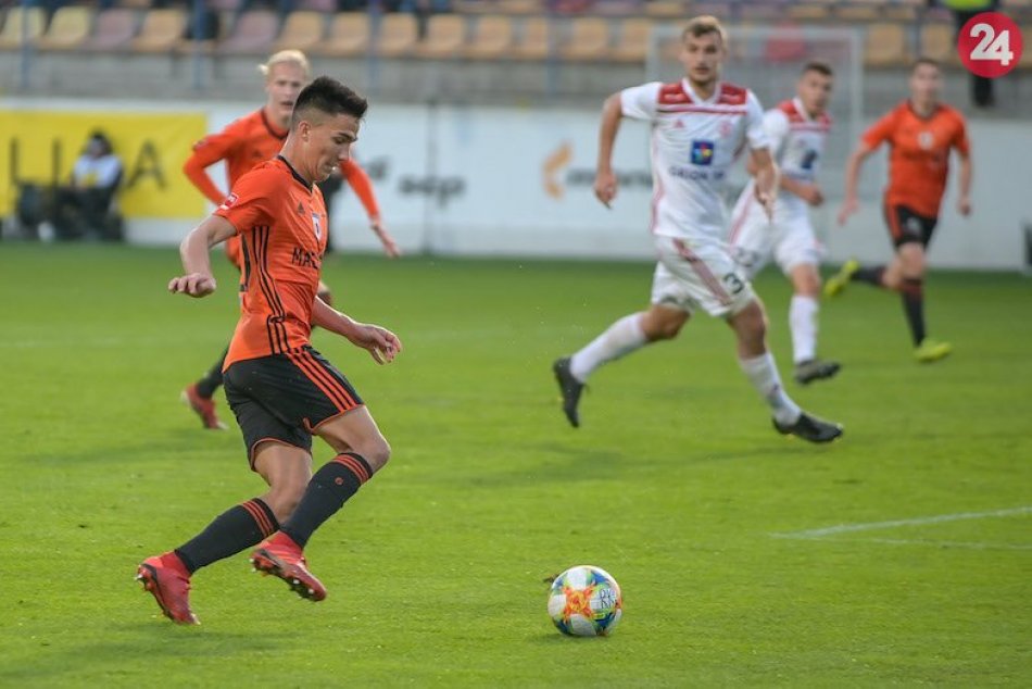 Ilustračný obrázok k článku Ružomberčania doma dvakrát viedli: S Trenčínom si body napokon podelili, FOTO