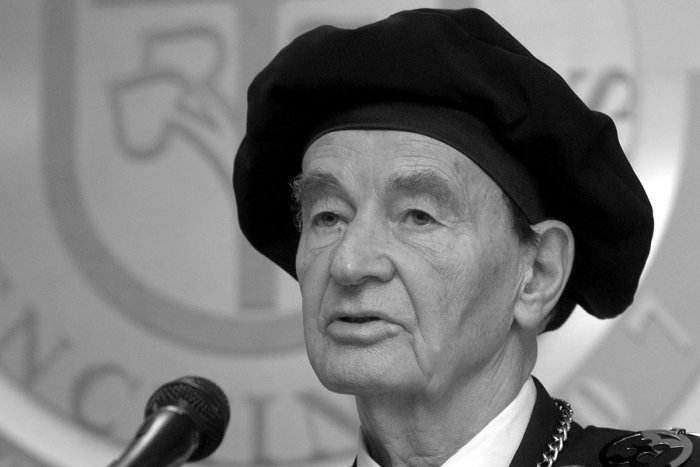 Ilustračný obrázok k článku Smutná správa: Zomrel prvý rektor Trenčianskej univerzity Ivan Plander (†91)