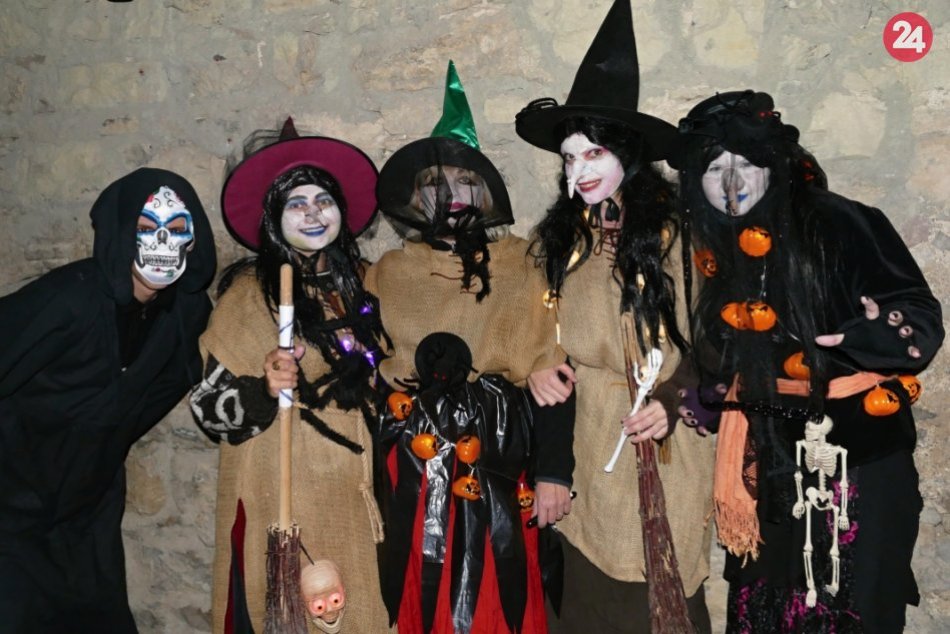 Ilustračný obrázok k článku Tajomný večer na Hrade Strečno: Noc duchov, tekvíc a strašidiel na FOTKÁCH a VIDEU