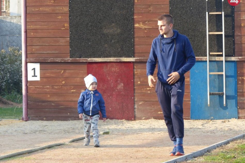 Ilustračný obrázok k článku KURIOZITA DŇA: Hasičský majster sveta trénuje na veži, ktorú vymenil za fľašu slivovice