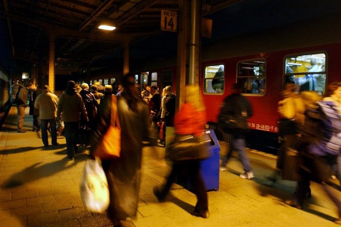 Ilustračný obrázok k článku Cestujete na Dušičky vlakom? Prehľad posilových spojov pre Humenčanov a spol.