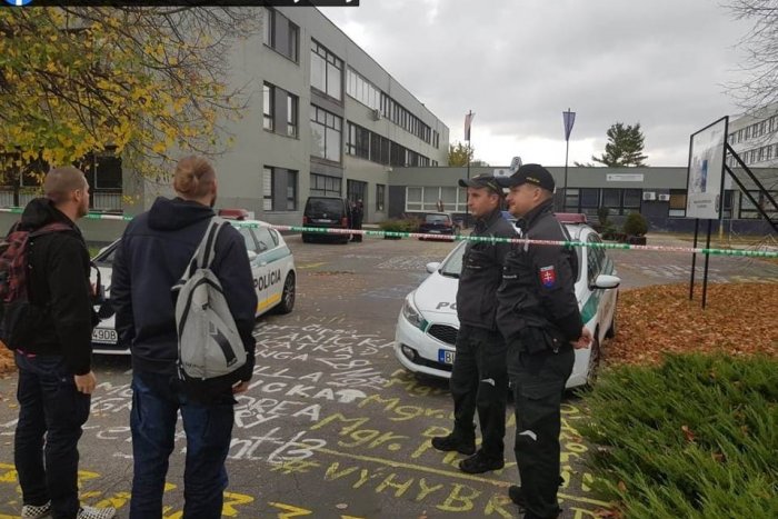 Ilustračný obrázok k článku Polícia už dva dni prehľadáva priestory a pozemky policajnej akadémie v Bratislave