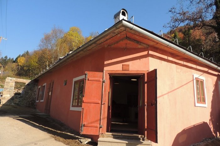 Ilustračný obrázok k článku Rodný dom fotografa celebrít v Štiavnici sprístupnili: U Deža Hoffmanna sa môžete aj ubytovať