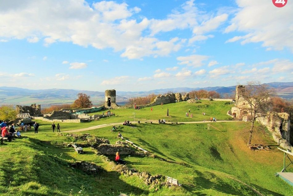 Ilustračný obrázok k článku Na Šarišskom hrade sa rozlúčime s letom: Budú sa raziť mince aj jazdiť na koňoch