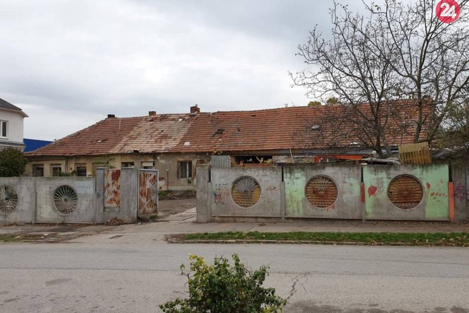 Ilustračný obrázok k článku Poslanci schválili projekt prestupného bývania: Majer na Bernolákovej ulici zbúrajú