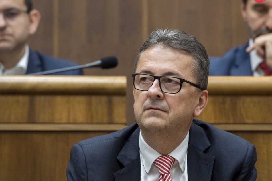 Ilustračný obrázok k článku M. Glváč končí vo funkcii podpredsedu parlamentu: Na rezignáciu vyzval aj Bugára