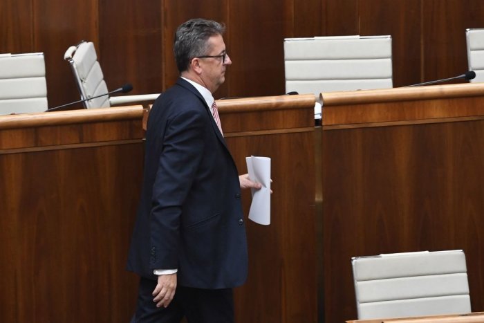 Ilustračný obrázok k článku Martin Glváč nebude čeliť odvolávaniu: Poslanci neschválili program schôdze