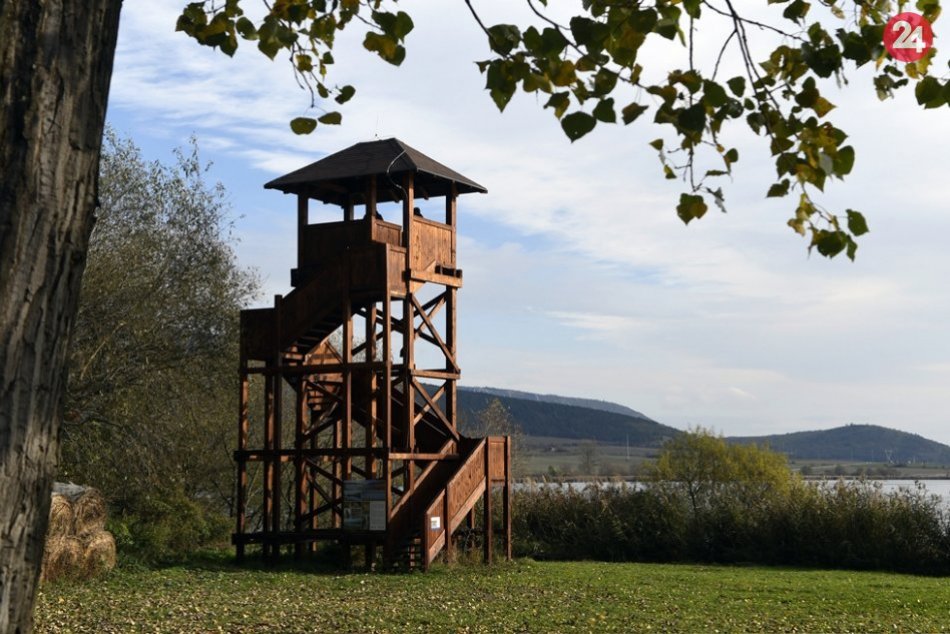 Ilustračný obrázok k článku Pri Hrhovských rybníkoch pribudol náučný chodník i pozorovacie veže, FOTO