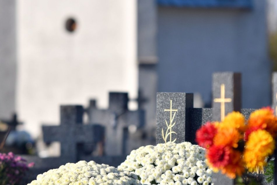 Ilustračný obrázok k článku Obnova žiarskeho domu smútku pokračuje: Čo je na rade?