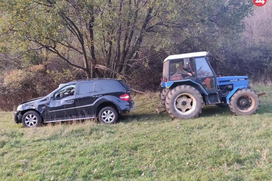 Ilustračný obrázok k článku Kuriózna nehoda na Hornom Považí: Pasažieri vyskočili z auta, to skončilo v lesnom poraste, FOTO