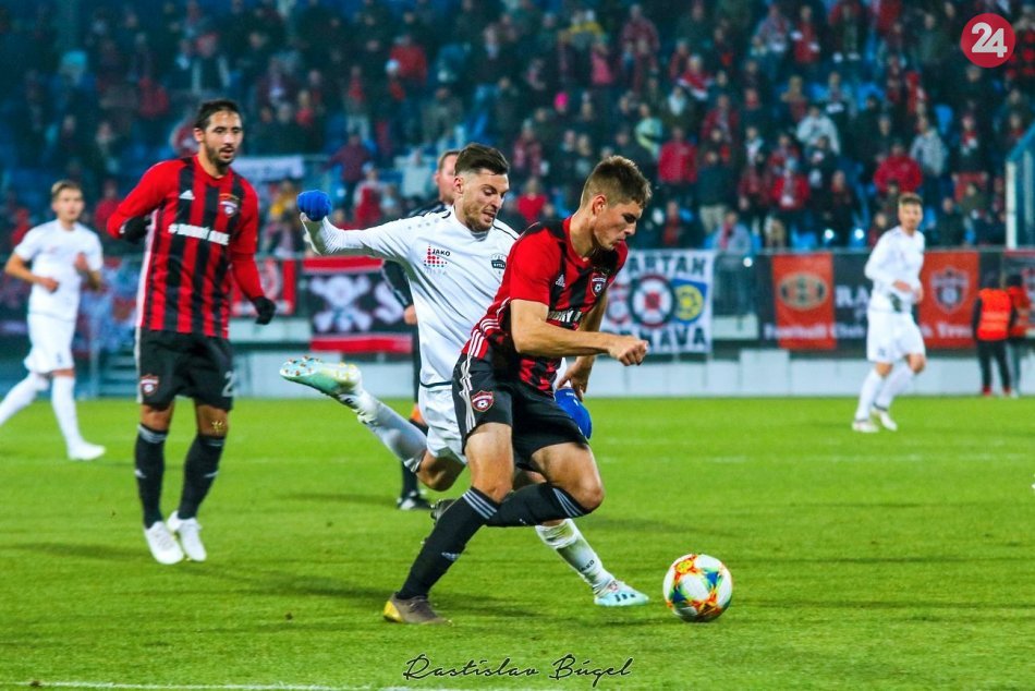 Ilustračný obrázok k článku Nitra zdvihla hlavu: Na domácom trávniku porazila trnavský Spartak, FOTO