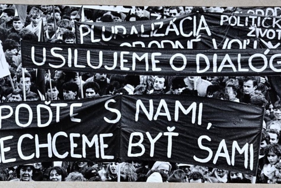 Ilustračný obrázok k článku Oslávime 17. november komornejšie, Štátne divadlo pripravilo online predstavenie