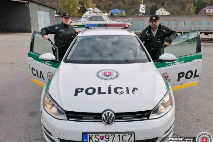 Ilustračný obrázok k článku Ženy išli na huby a stratili sa pri obci Skároš. Policajti ich po zotmení vypátrali