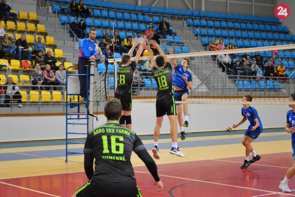 Ilustračný obrázok k článku Humenskí volejbalisti naďalej stopercentní: Na domácej palubovke 2-krát zdolali Poprad, FOTO