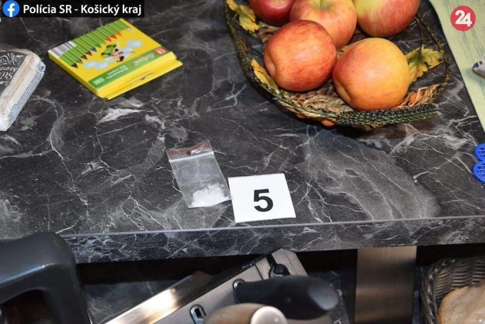 Ilustračný obrázok k článku Jána (30) zo Sobraniec prekvapili kukláči: Toto u neho našli, FOTO