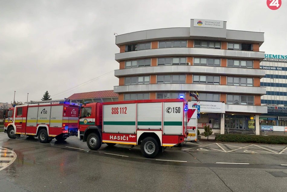 Ilustračný obrázok k článku Poplach na úrade MČ Západ! Ľudí evakuovali kvôli úniku nebezpečnej látky na dezinfekciu, FOTO