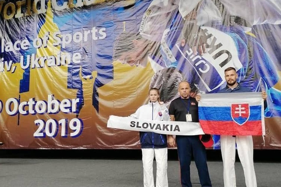 Ilustračný obrázok k článku Michalovský MMA tím má vicemajstrov sveta: Evu Šimkovú a Dominika Chrapeka, FOTO
