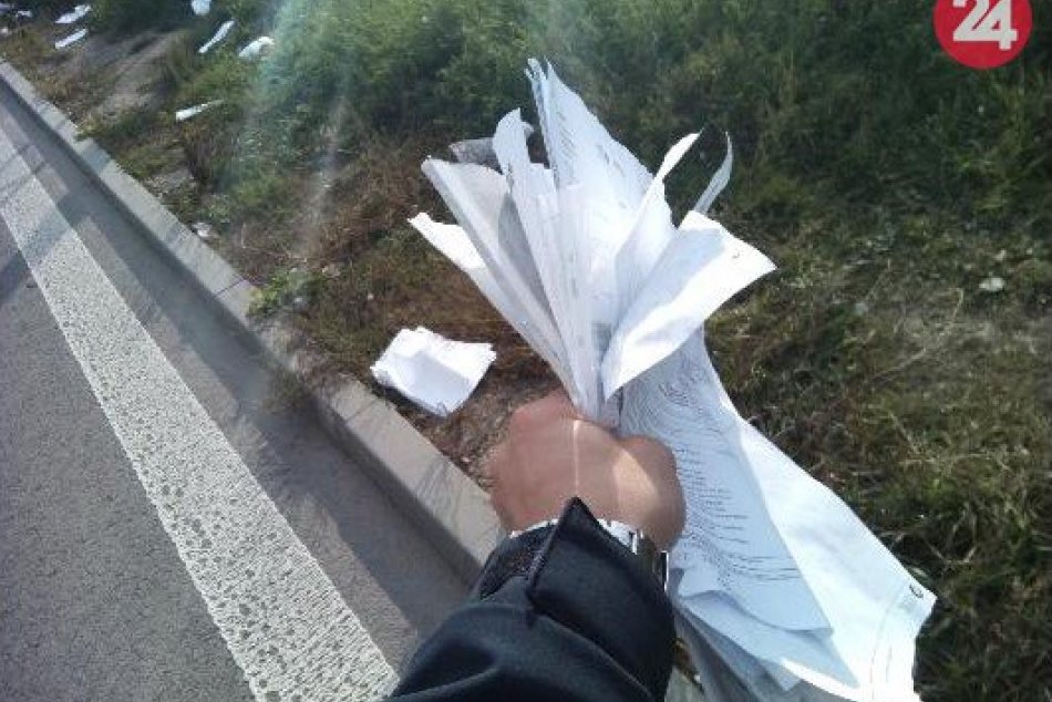 Ilustračný obrázok k článku Rozhádzané písomnosti na ceste aj zastávke v Bystrici. Pôvodca na to doplatil, FOTO