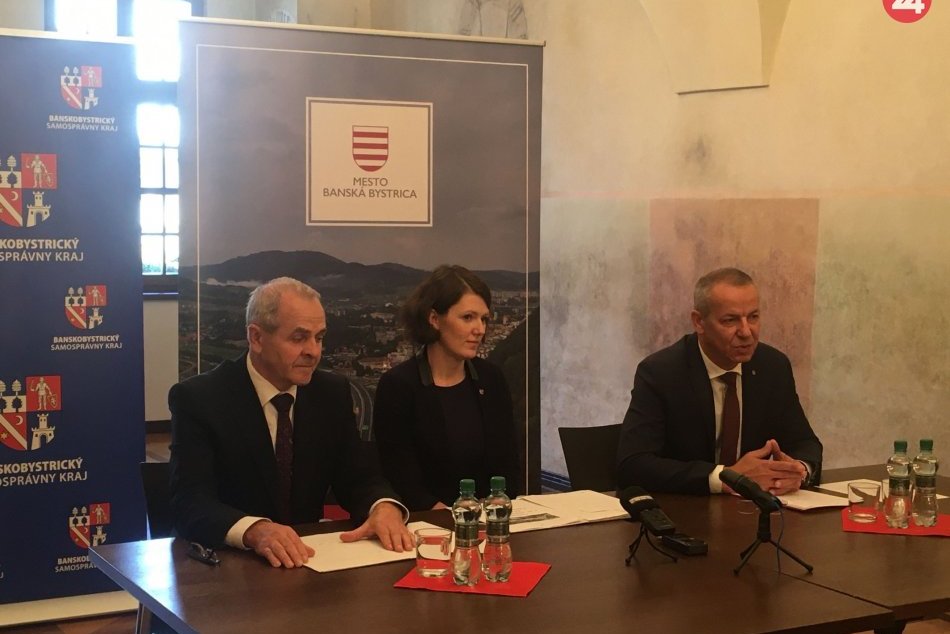 Ilustračný obrázok k článku 30. výročie Nežnej revolúcie v Bystrici: Unikátne fotky, krst aj stretnutie slobodných ľudí