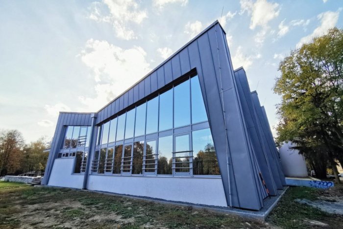 Ilustračný obrázok k článku Družba má vynovený vzhľad: Na Sídlisku III obnovili aj sálu Folklórneho súboru Šarišan