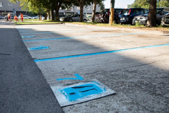 Ilustračný obrázok k článku V Petržalke už naostro kontrolujú dodržiavanie pravidiel parkovacieho systému