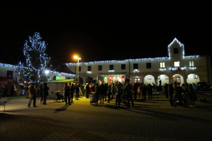 Ilustračný obrázok k článku Vianočné trhy v Rači potrvajú tri dni. Nebude chýbať kvalitné víno ani spomienky na staré časy