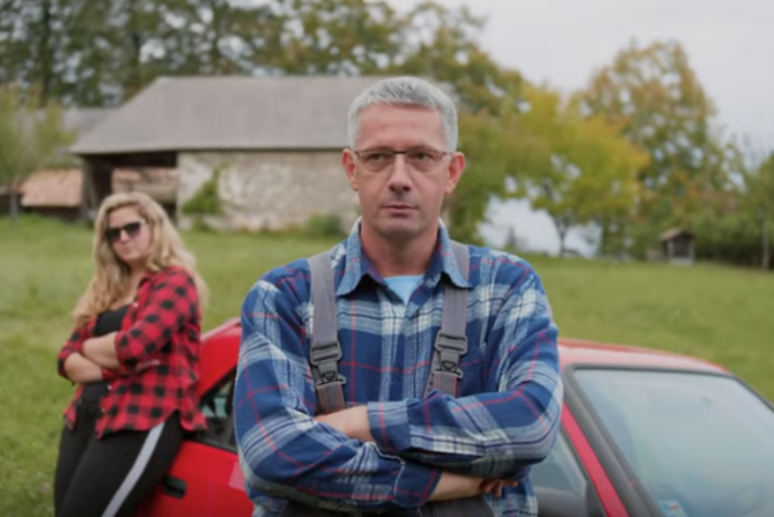 Ilustračný obrázok k článku Už sa nekradne triedna kniha, ale tablet: VIDEO žiarskych maturantov inšpirované reality šou