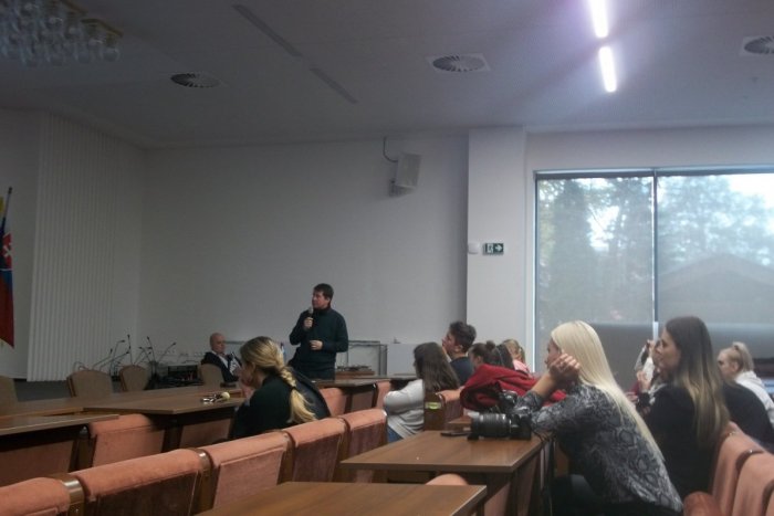 Ilustračný obrázok k článku Týždeň slobody v Šali: Študenti si vypočuli historika Patrika Dubovského, FOTO