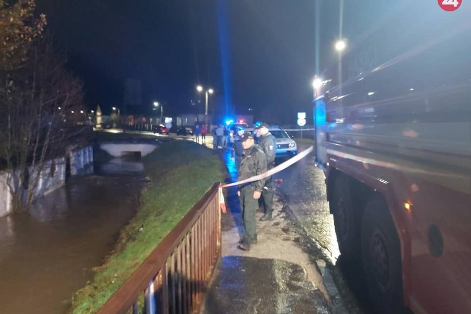 Ilustračný obrázok k článku Polícia a hasiči stále pátrajú po ženách, ktoré v Revúcej strhol silný prúd rieky