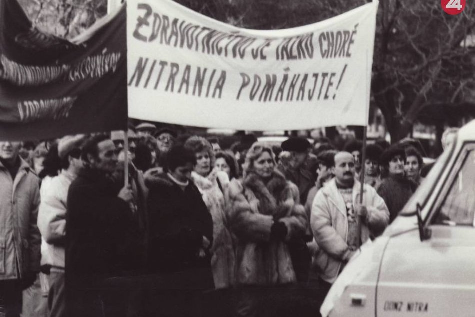 Ilustračný obrázok k článku Zábery, ktoré vás vrátia v čase: Aká bola Nežná revolúcia v Nitre?