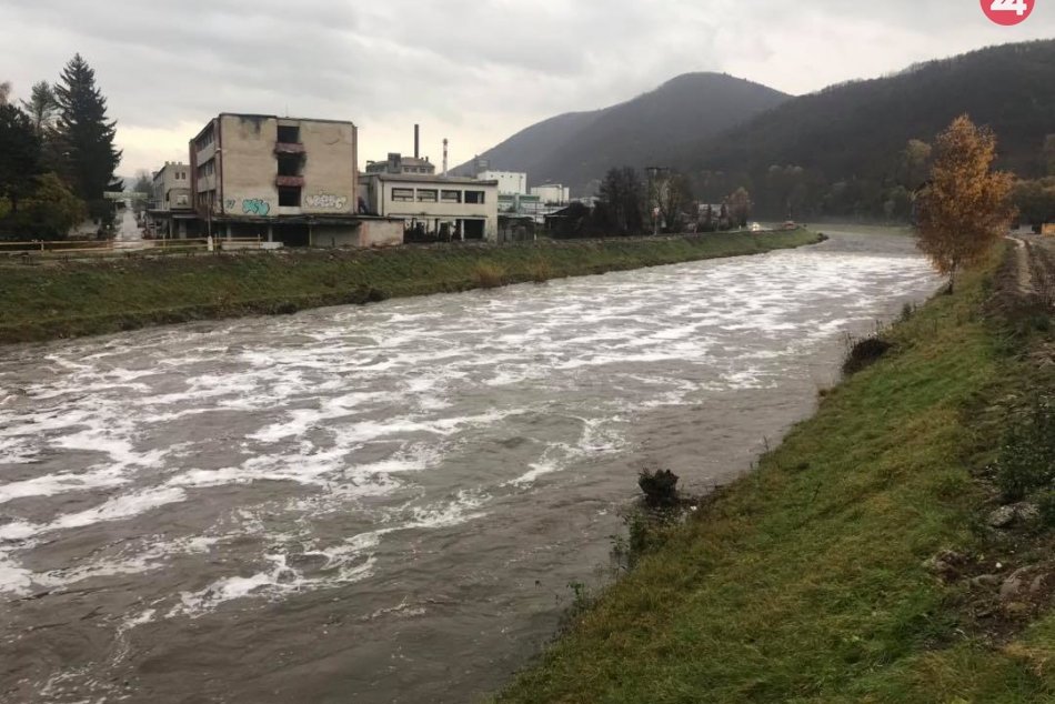 Ilustračný obrázok k článku Na Hrone v Bystrici sa objavila biela pena. Polícia prehovorila o možnej príčine, FOTO