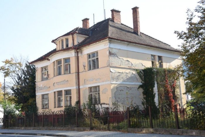 Ilustračný obrázok k článku Chátrajúcu budovu pri bývalom kine Hviezda zbúrajú: Čo tam napokon bude?