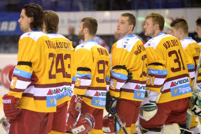 Ilustračný obrázok k článku Čierne pásky a minúta ticha: Tipsportligisti si uctia obete tragickej nehody